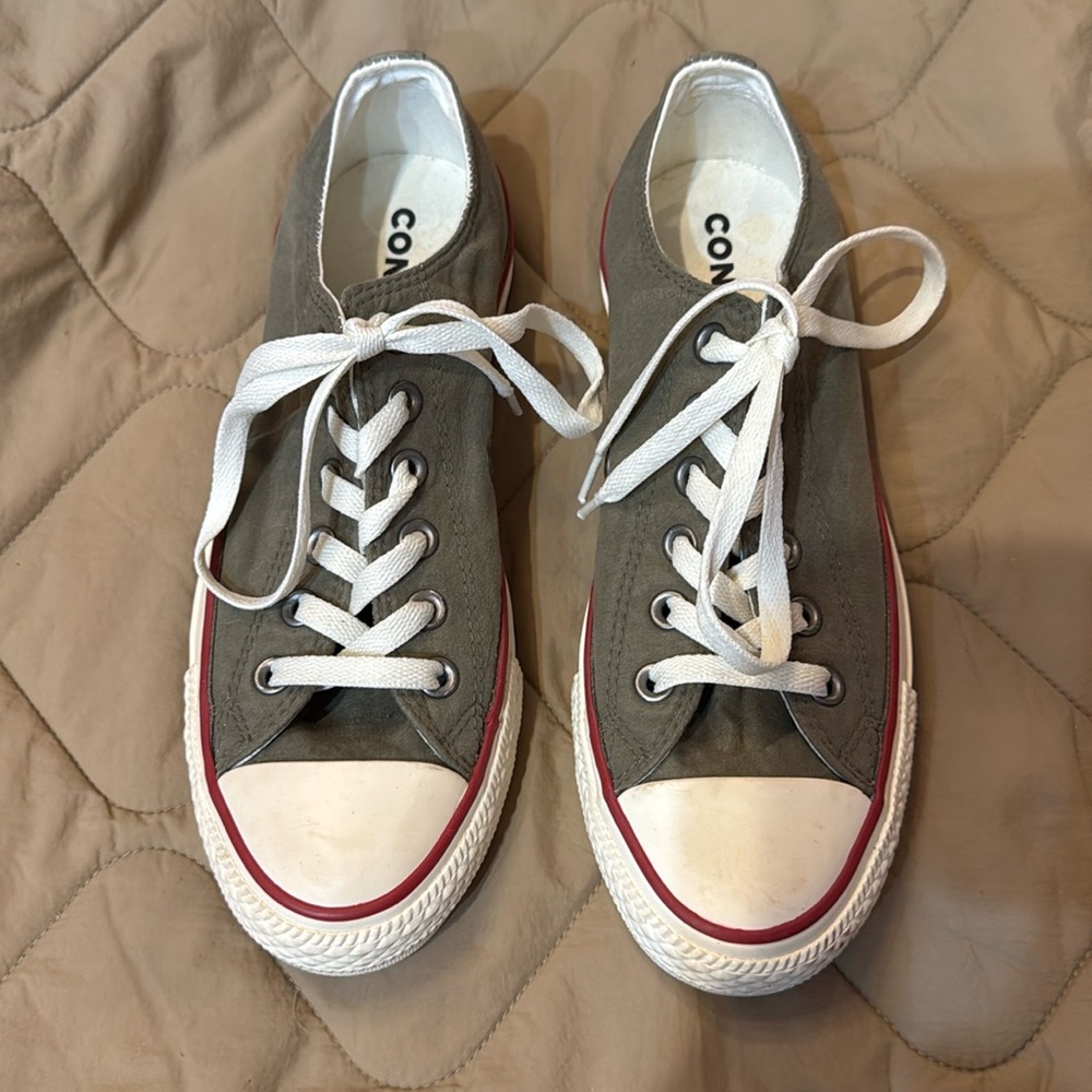 NEW hunter green Converse ⭐️